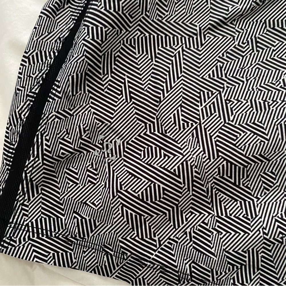 Lululemon // seawheeze linerless pacebreaker 7” S - Picture 4 of 5